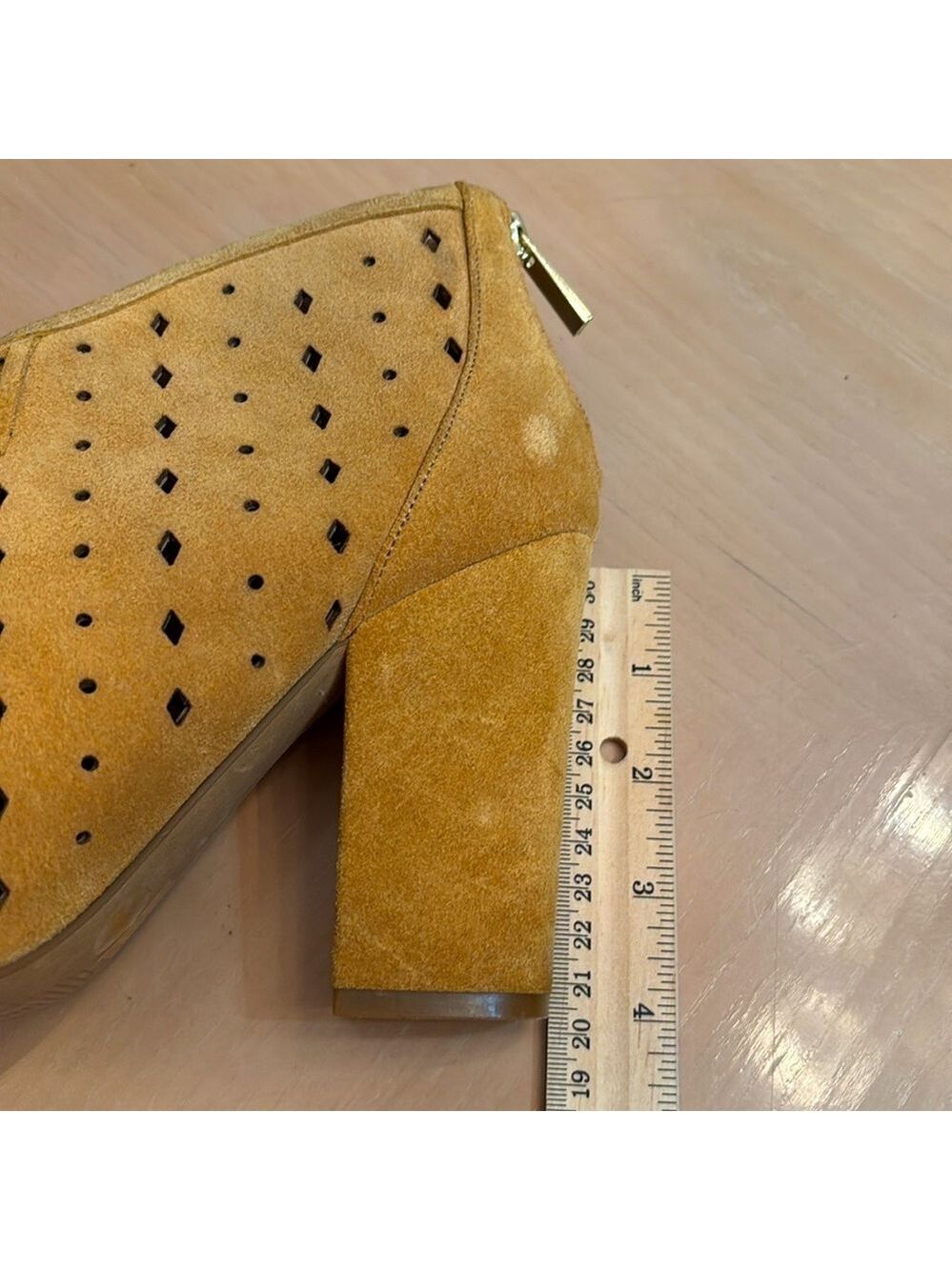 Jessica Simpson Gold Suede Fringed Peep-Toe Ankle Boots - Size 5.5 - Picture 6 of 8